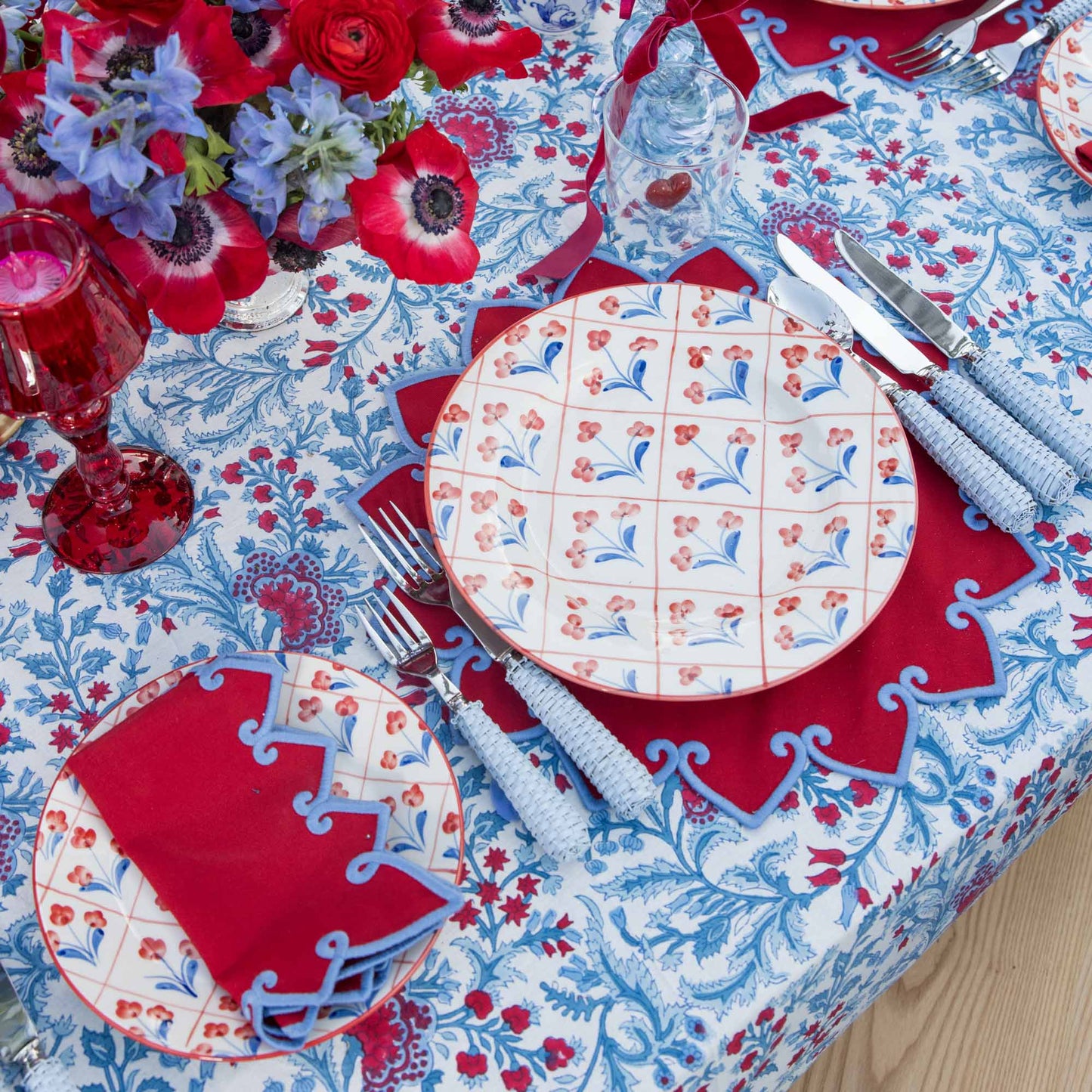 Piatti da portata e da antipasto con motivo floreale blu e rosso (set da 8)