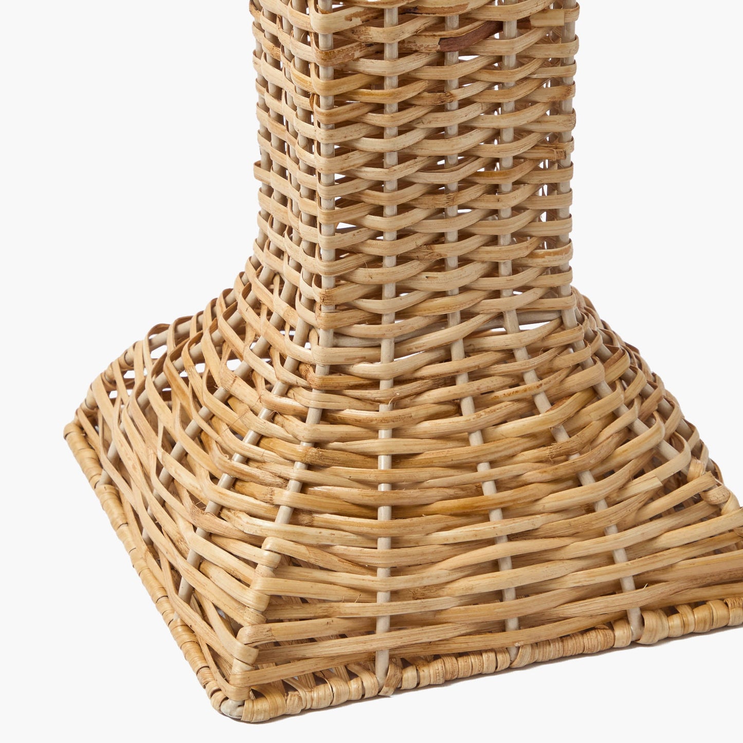 Refrigeratore per vino in rattan