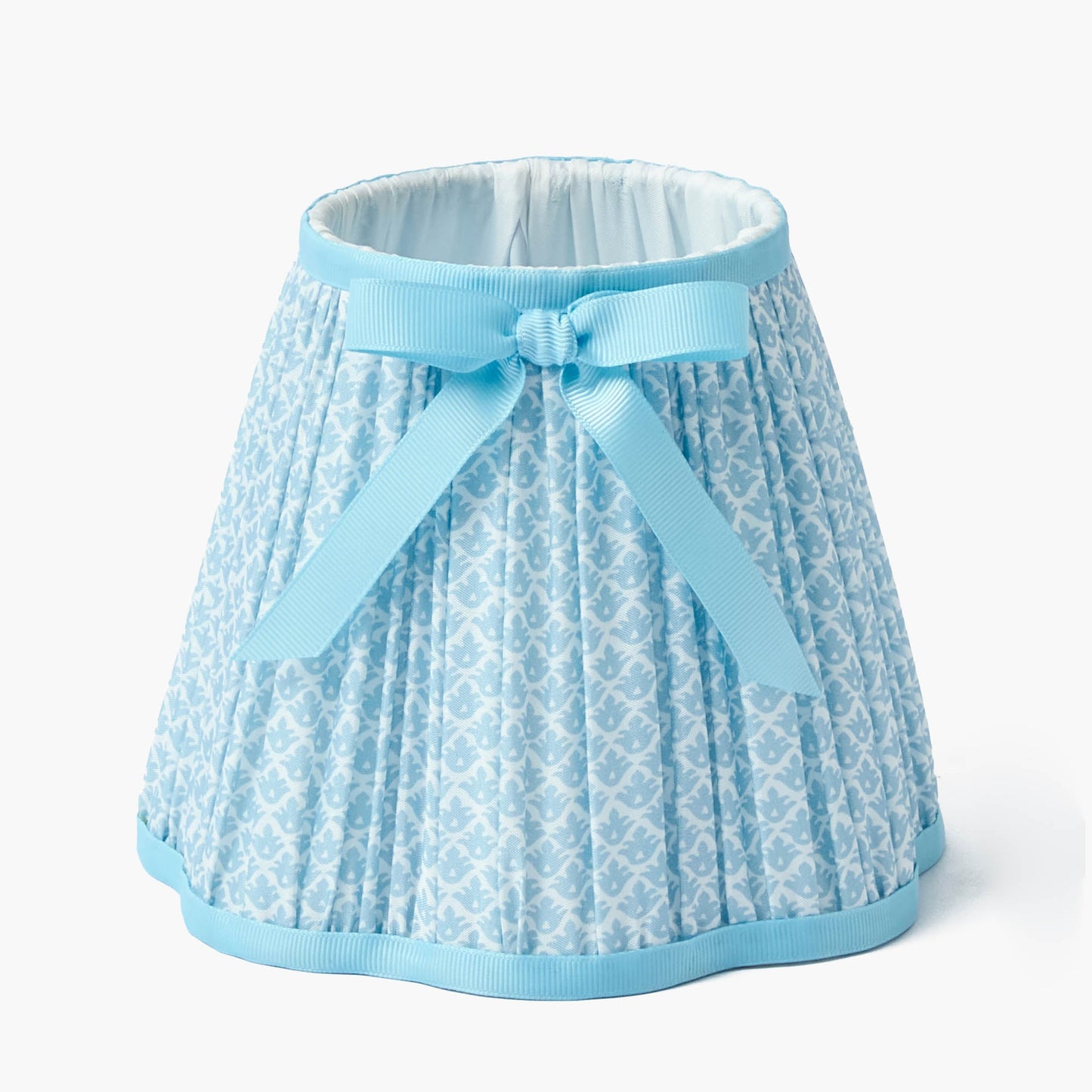 Lampada ricaricabile Edie Tall con paralume in morbido fiocco di loto blu (18 cm)