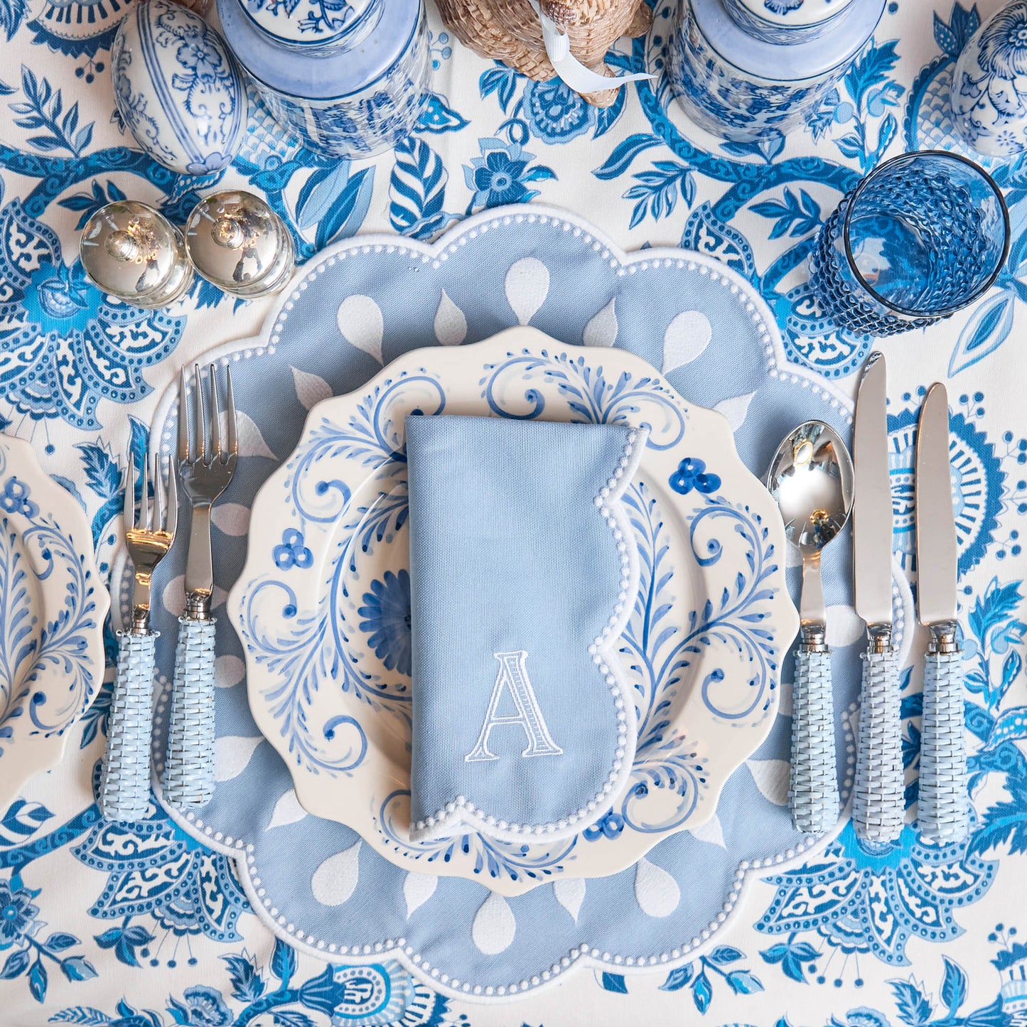 Tovagliette e tovaglioli Bettina blu e bianchi (set da 4)