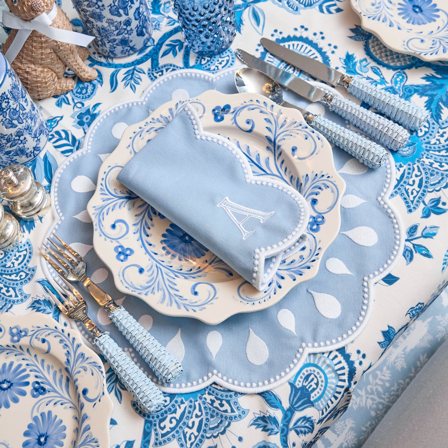 Tovagliette e tovaglioli Bettina blu e bianchi (set da 4)