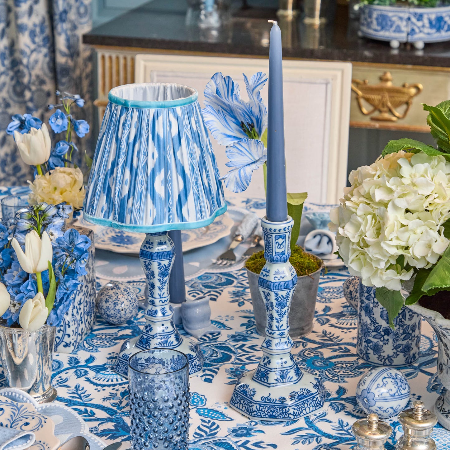 Lampada ricaricabile Serena Chinoiserie con paralume Ikat blu (18 cm)