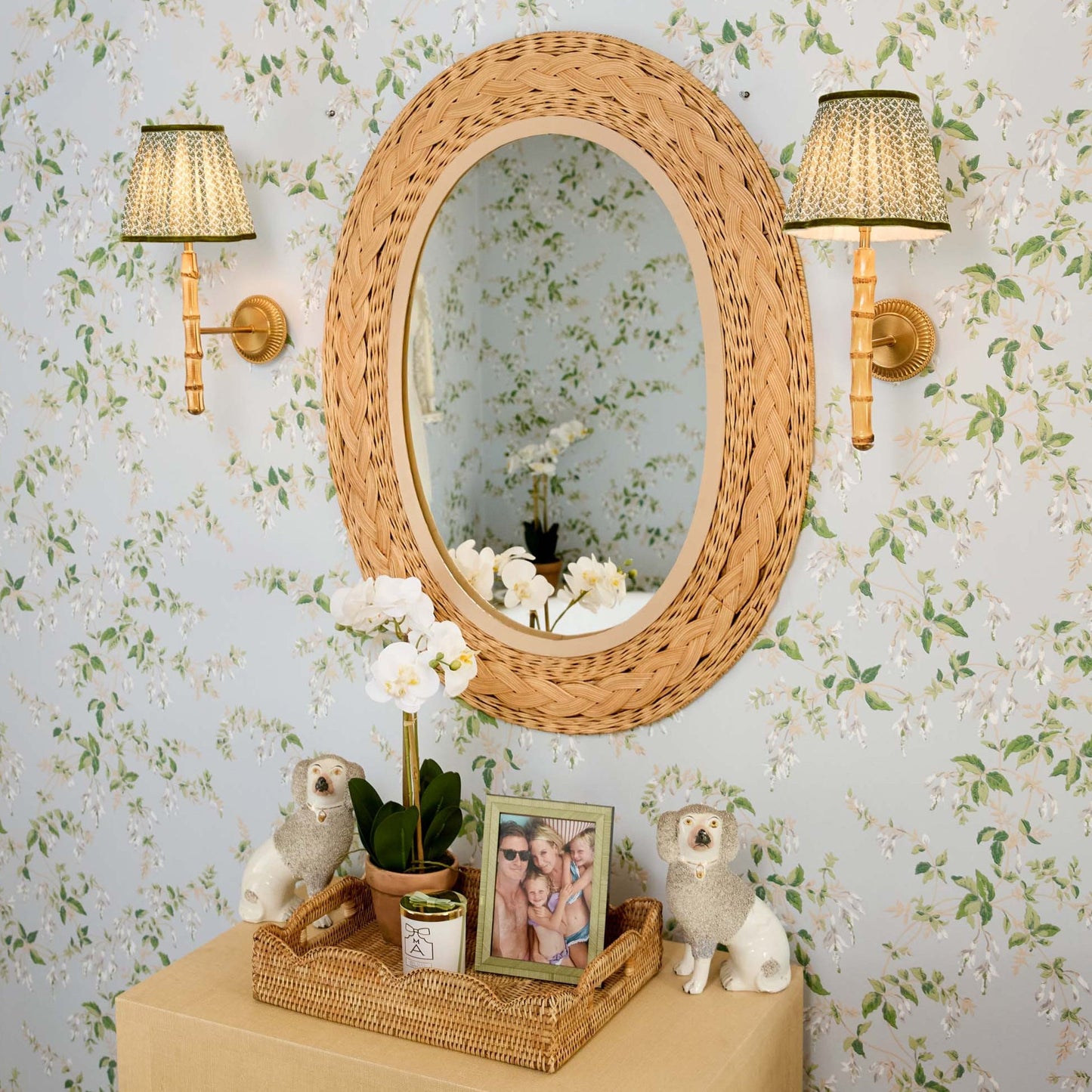 Specchio ovale in rattan intrecciato