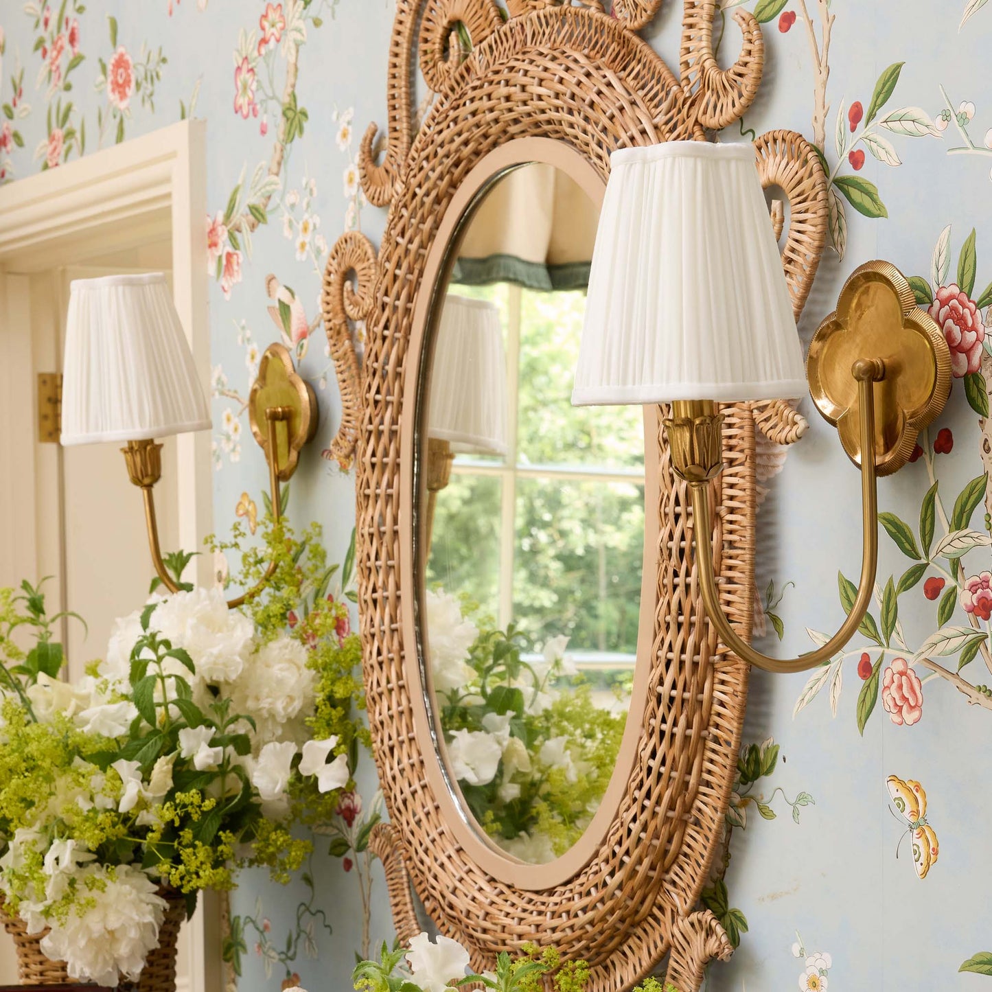Lampada da parete ricaricabile a quattro foglie con paralume color crema (14 cm)