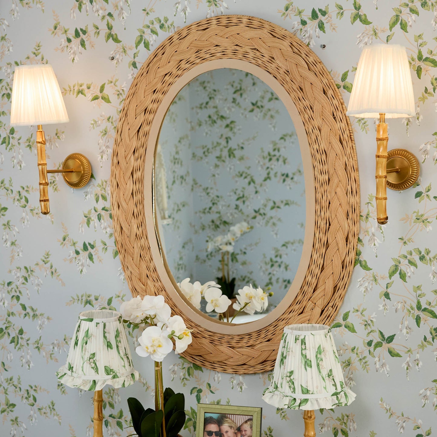 Specchio ovale in rattan intrecciato