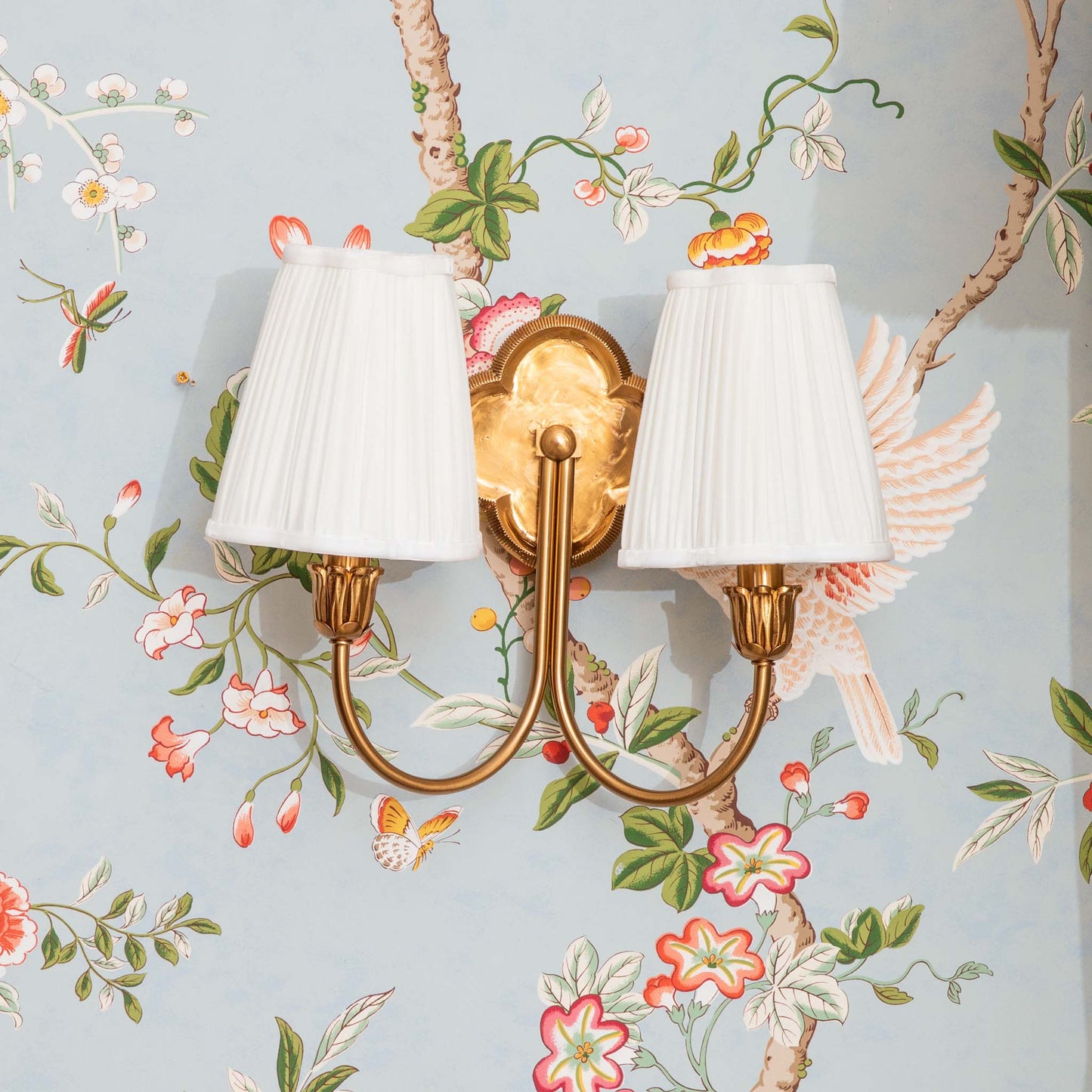 Lampada da parete doppia ricaricabile a quattro foglie con paralumi color crema (14 cm)