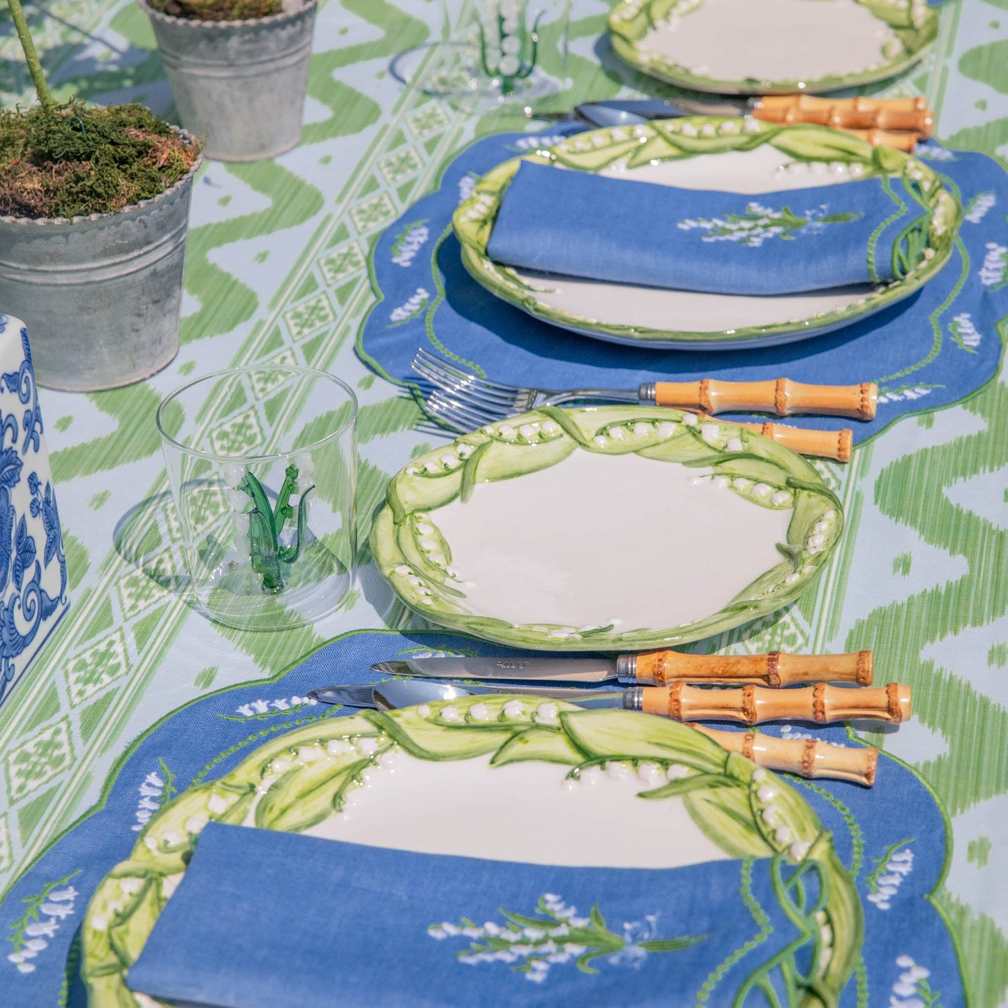 Tovagliette e tovaglioli in lino blu Lily of the Valley (set da 4)