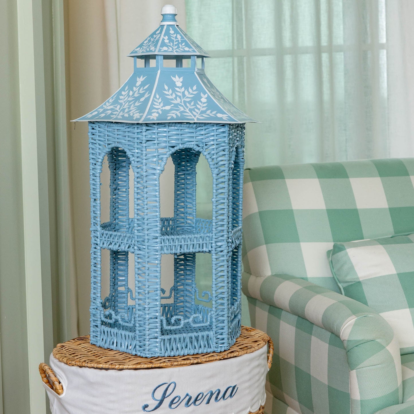 Supporto a pagoda a due livelli in rattan e tole blu