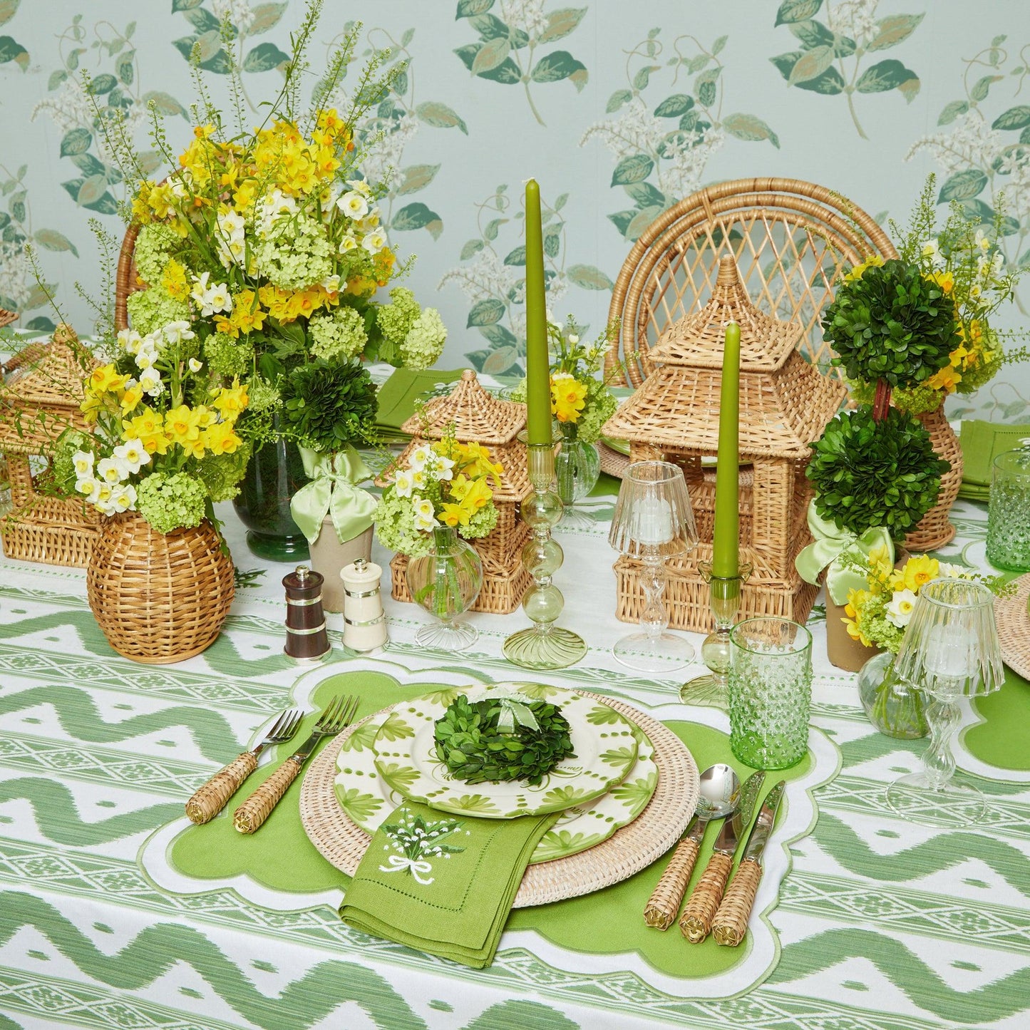 Palla di bosso in vaso con fiocco verde (coppia)