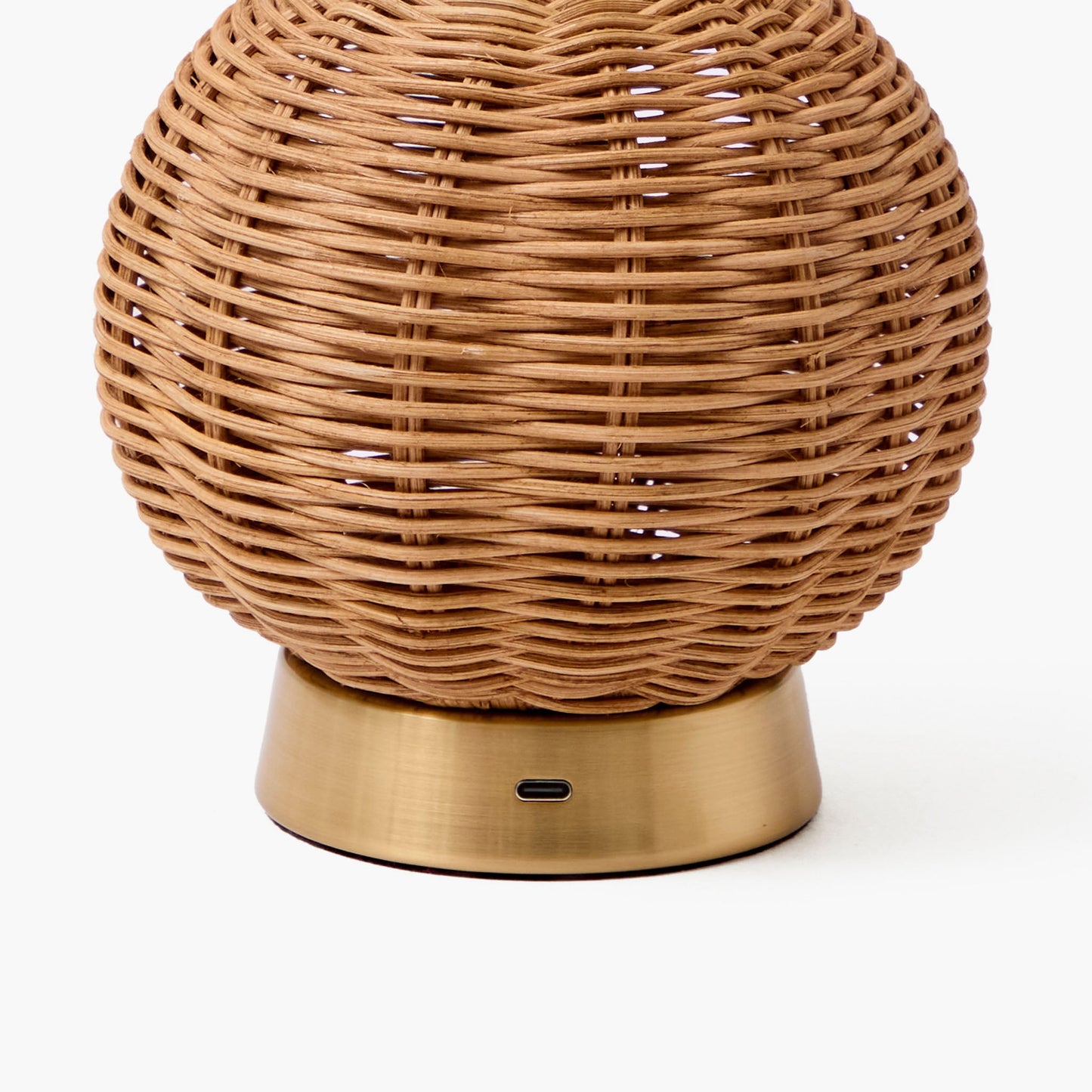 Lampada ricaricabile con paralume in rattan