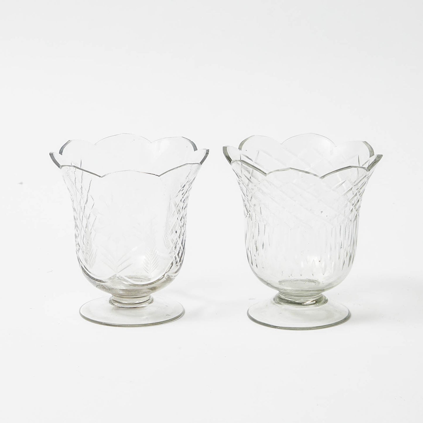 Vaso in vetro inciso smerlato