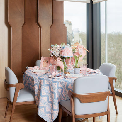 Lampada ricaricabile Edie con paralume in ikat rosa e blu (18 cm)