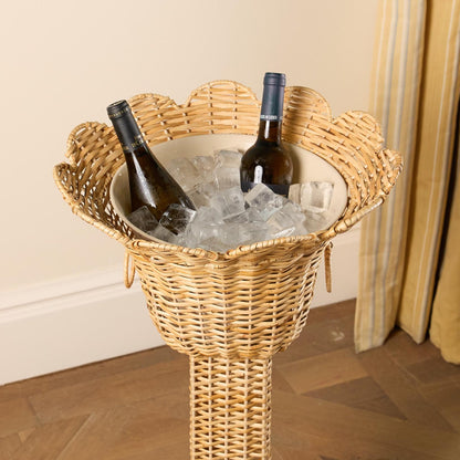 Refrigeratore per vino in rattan