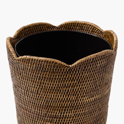 Cestino in rattan marrone scuro