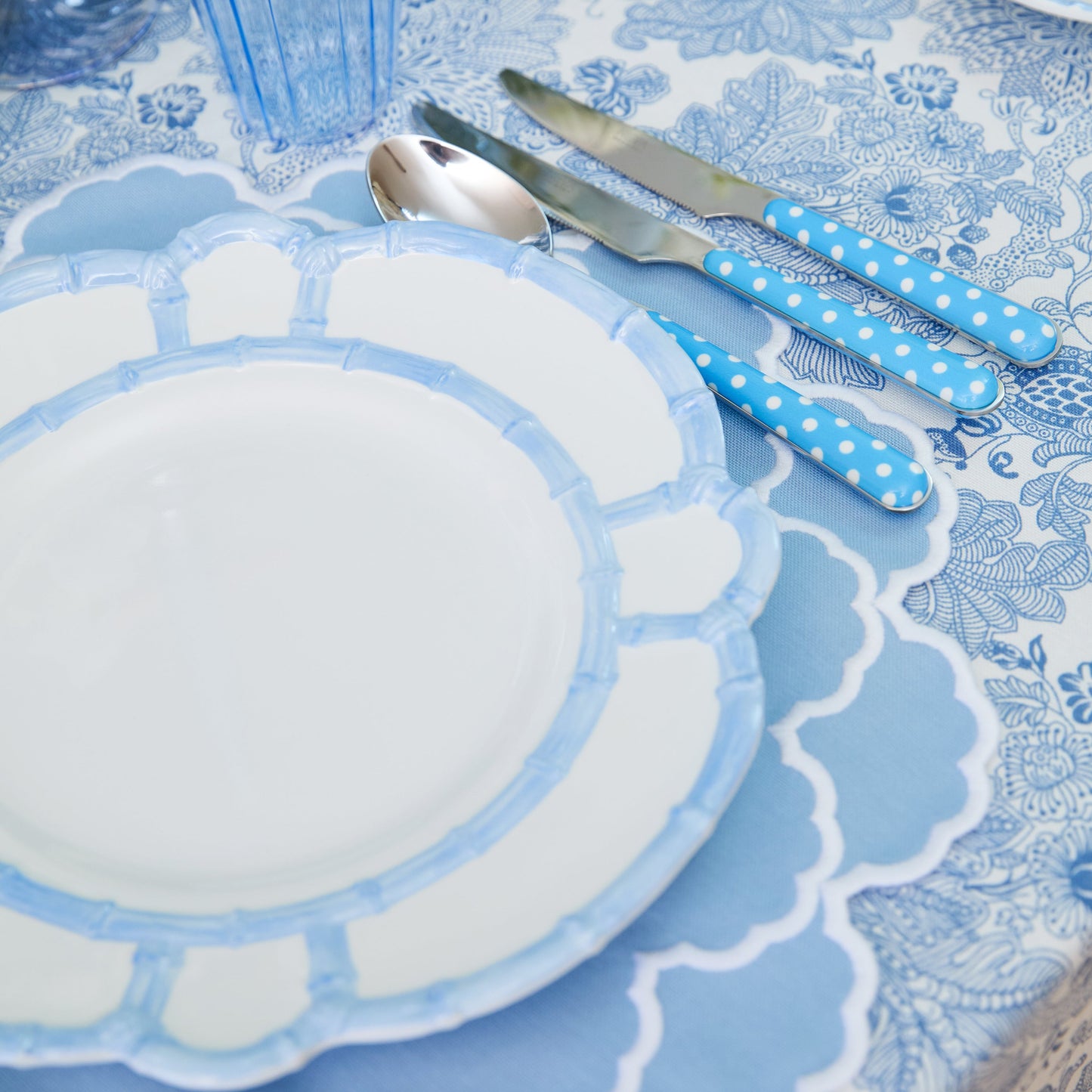 Piatti da portata e da antipasto in melamina e bambù blu (set da 8)