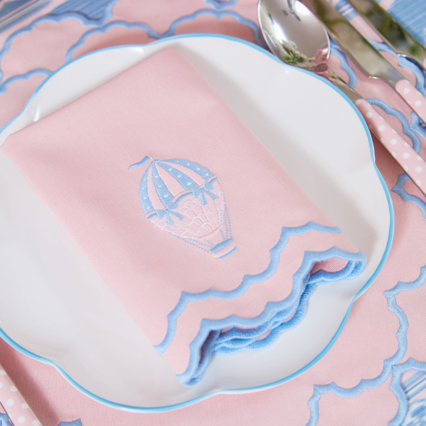 Tovaglioli ricamati Sarah Pink &amp; Blue Hot Air Balloon (set da 4)