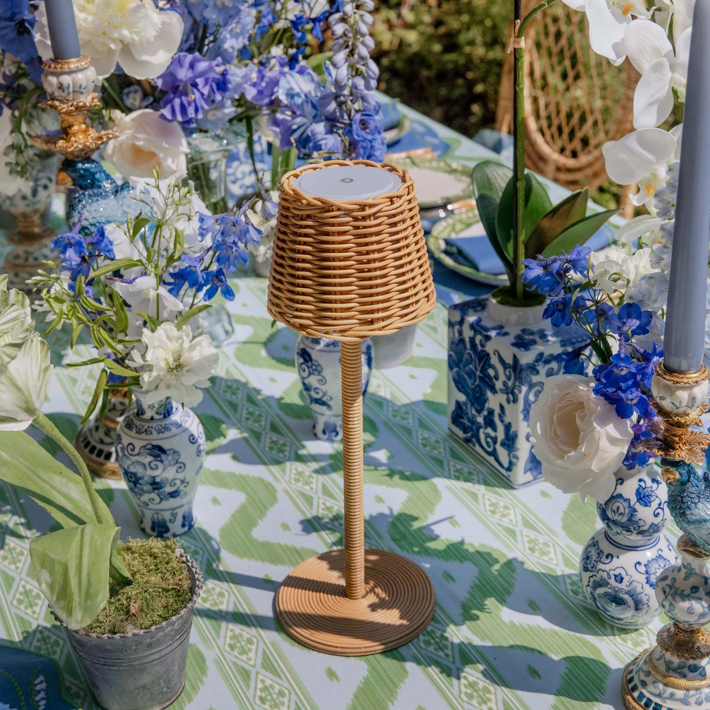 Lampada ricaricabile sottile in rattan