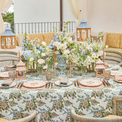 Grande lanterna pagoda in rattan naturale e chinoiserie blu