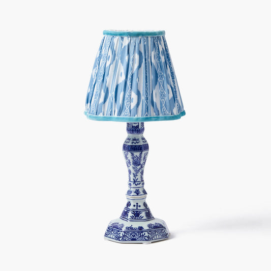 Lampada ricaricabile Serena Chinoiserie con paralume Ikat blu (18 cm)