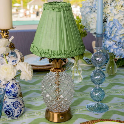 Lampada ricaricabile a forma di ananas in vetro con paralume in seta verde con volant (18 cm)