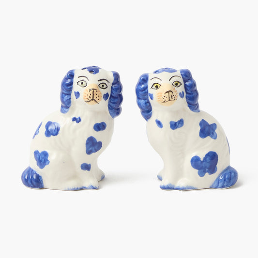 Sale e pepe a forma di cane Staffordshire blu