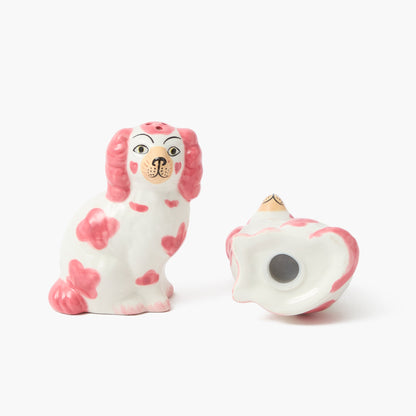 Saliera e pepiera rosa a forma di cane Staffordshire