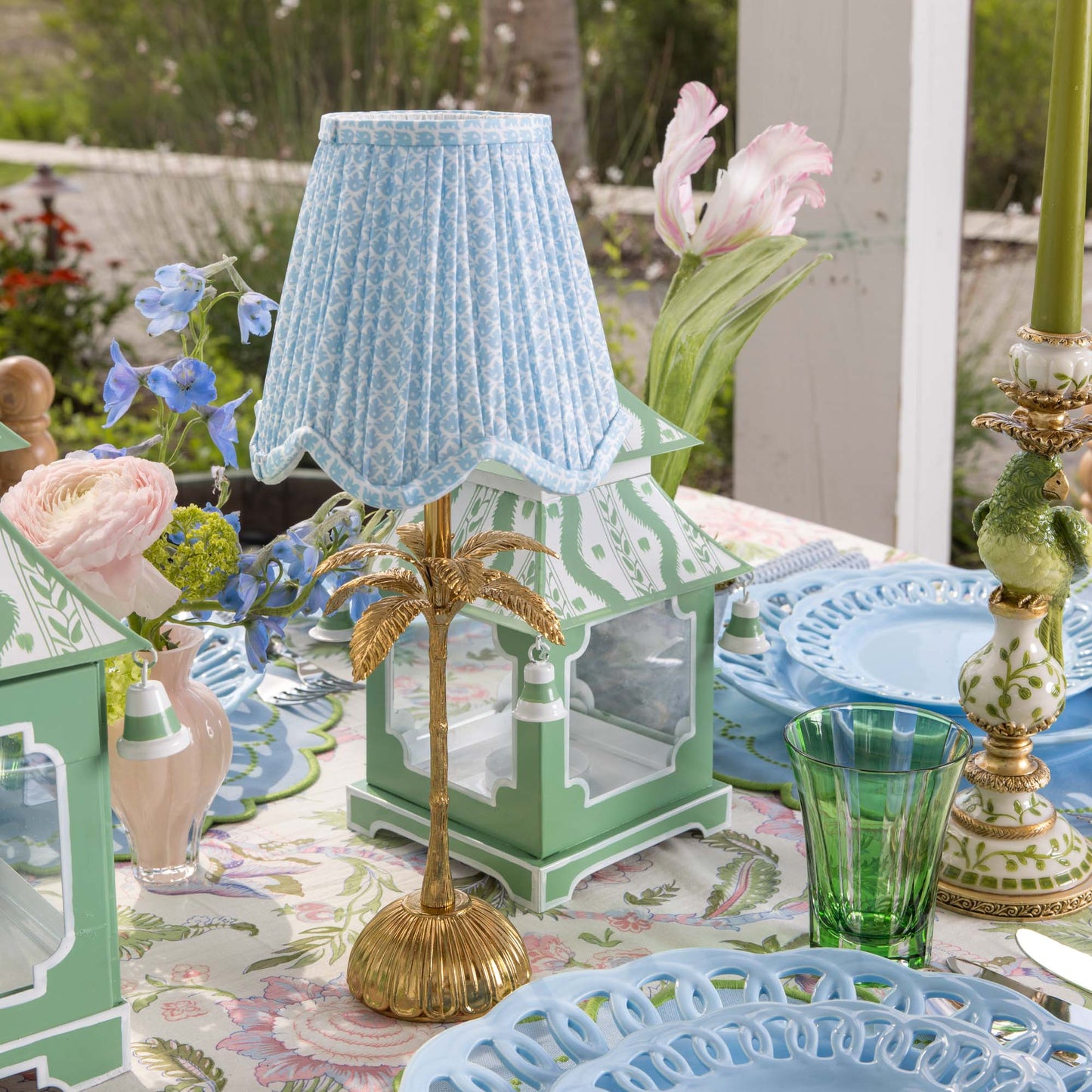 Lampada ricaricabile a forma di palma con paralume in morbido loto blu (14 cm)
