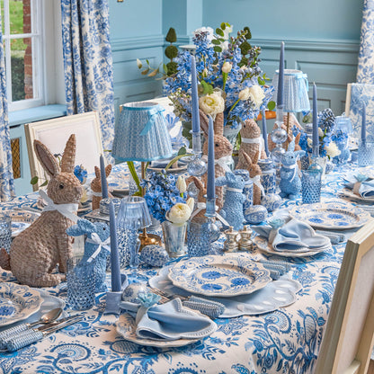 Piatto piano con fiori blu