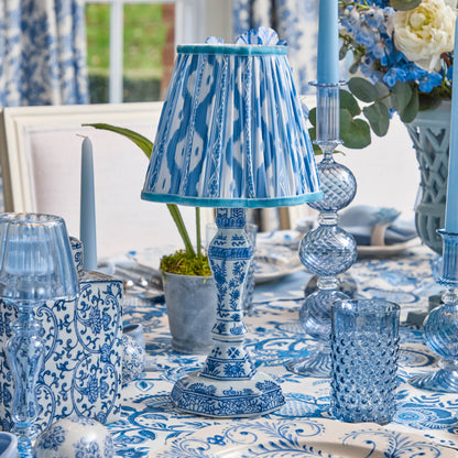 Lampada ricaricabile Serena Chinoiserie con paralume Ikat blu (18 cm)