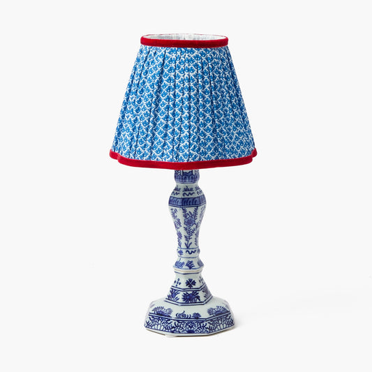 Lampada ricaricabile Serena Chinoiserie con paralume in loto cobalto e rosso (18 cm)
