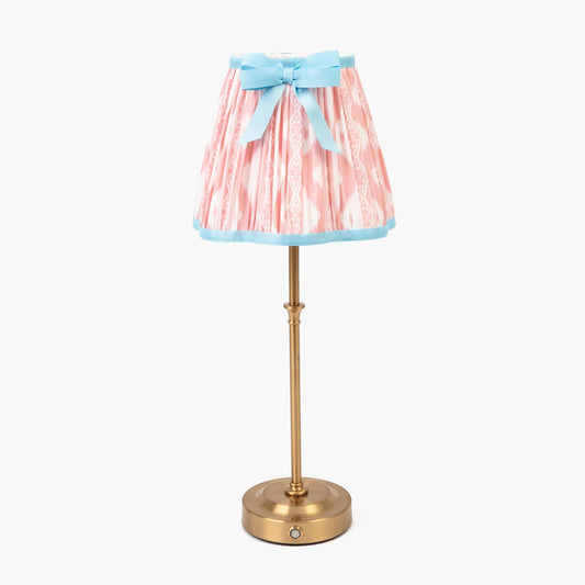 Lampada ricaricabile Edie con paralume in ikat rosa e blu (18 cm)