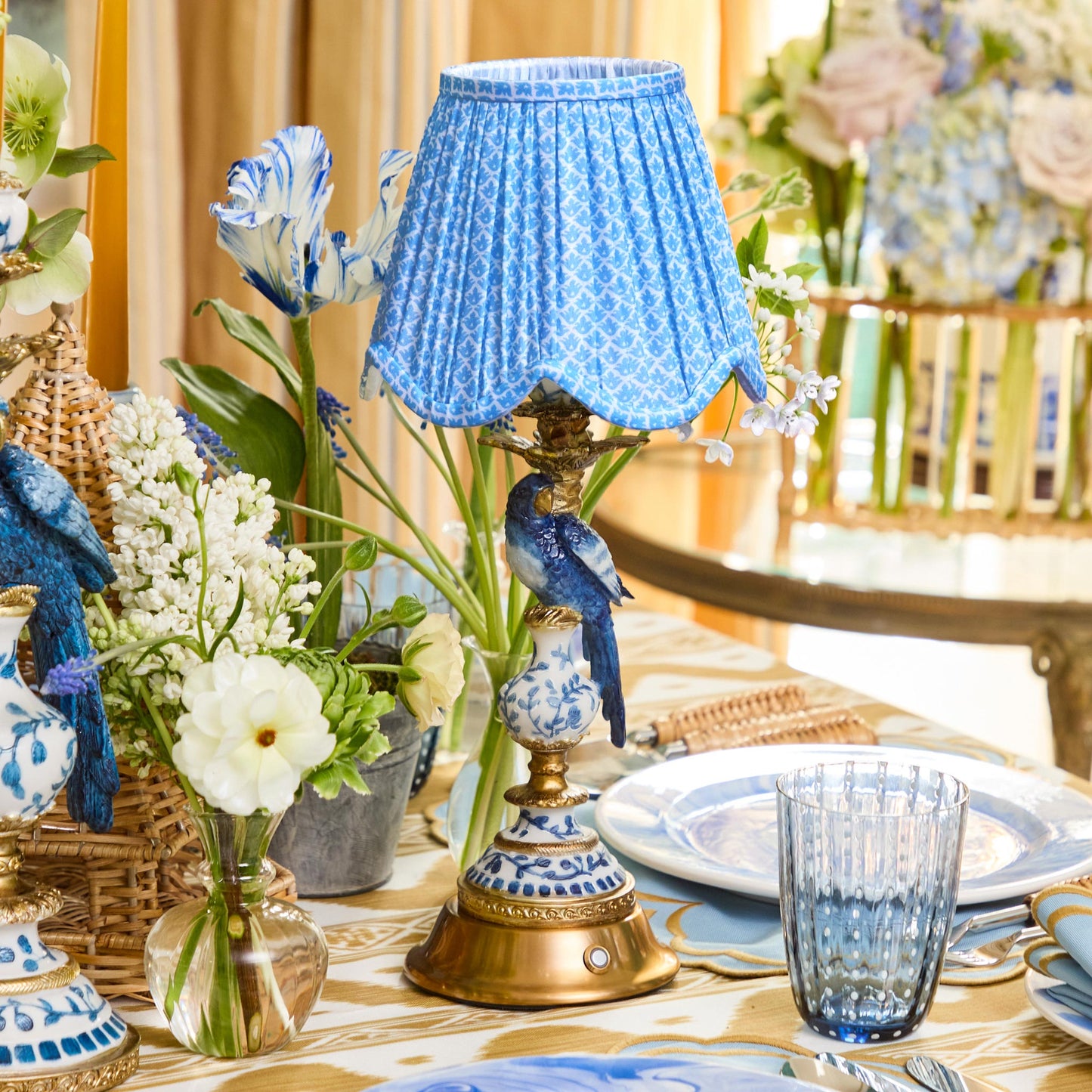 Lampada ricaricabile Blue Parrot con paralume a conchiglia Blue Lotus Deep (18 cm)