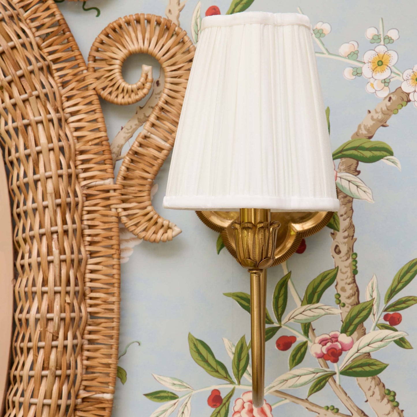 Lampada da parete ricaricabile a quattro foglie con paralume color crema (14 cm)
