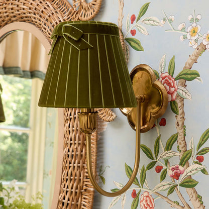 Lampada da parete ricaricabile a quattro foglie con paralume in velluto color oliva (18 cm)