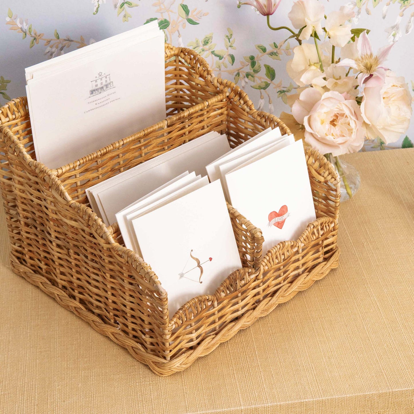 Porta lettere intrecciato in rattan