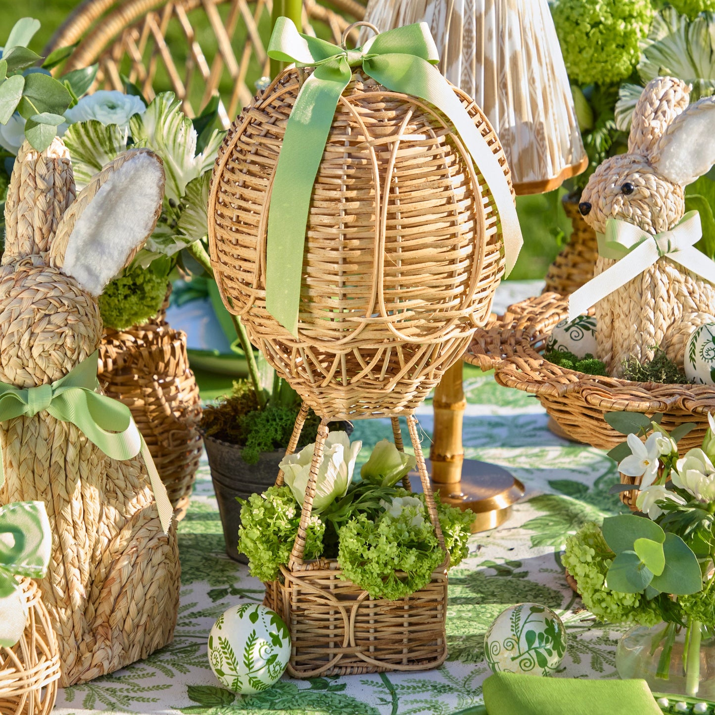 Mongolfiera in rattan con fiocco in grosgrain verde