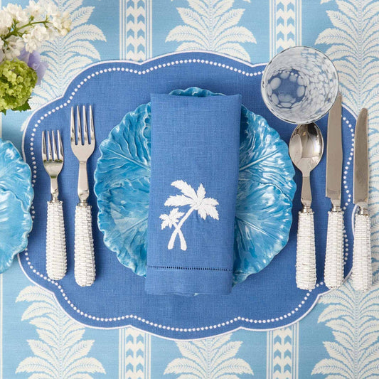 Tovagliette all'americana in lino blu Eloise e tovaglioli con palme (set da 4)