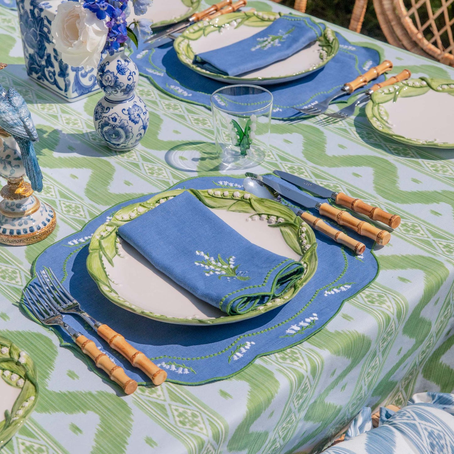 Tovagliette e tovaglioli in lino blu Lily of the Valley (set da 4)
