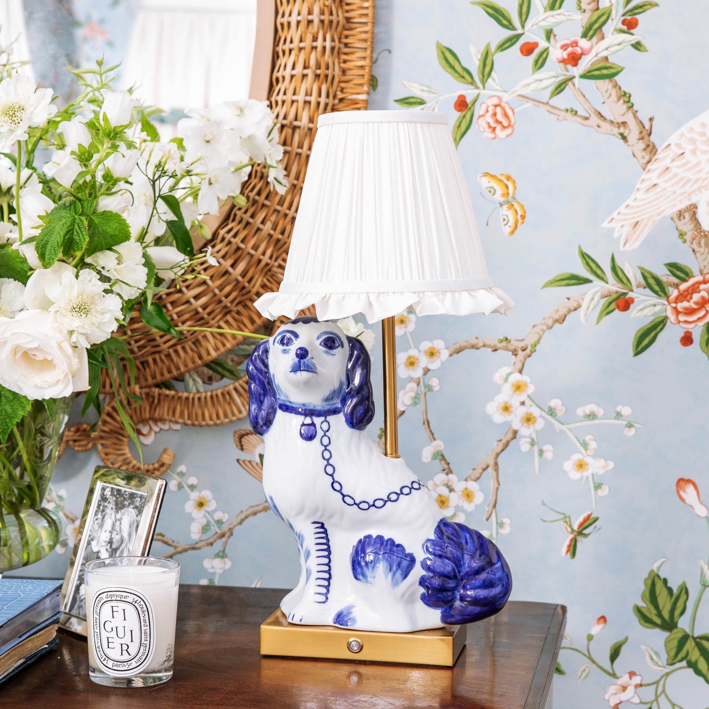 Lampada ricaricabile per cani Staffordshire (rivolta a sinistra)