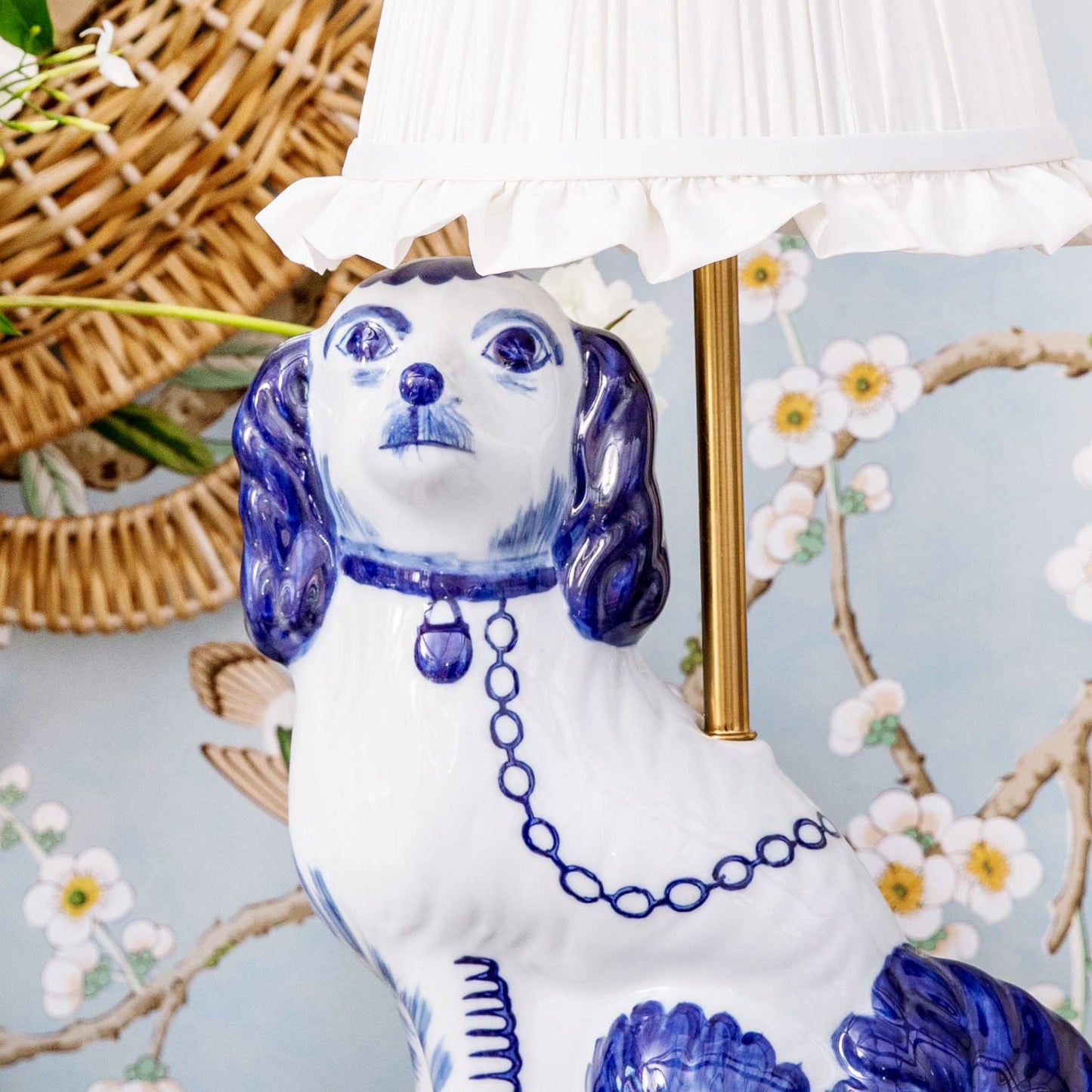 Lampada ricaricabile per cani Staffordshire (rivolta a sinistra)