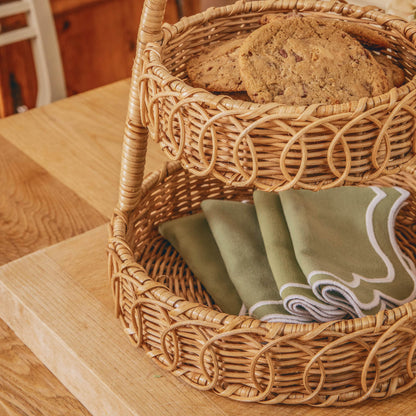 Piccolo supporto a due livelli in rattan