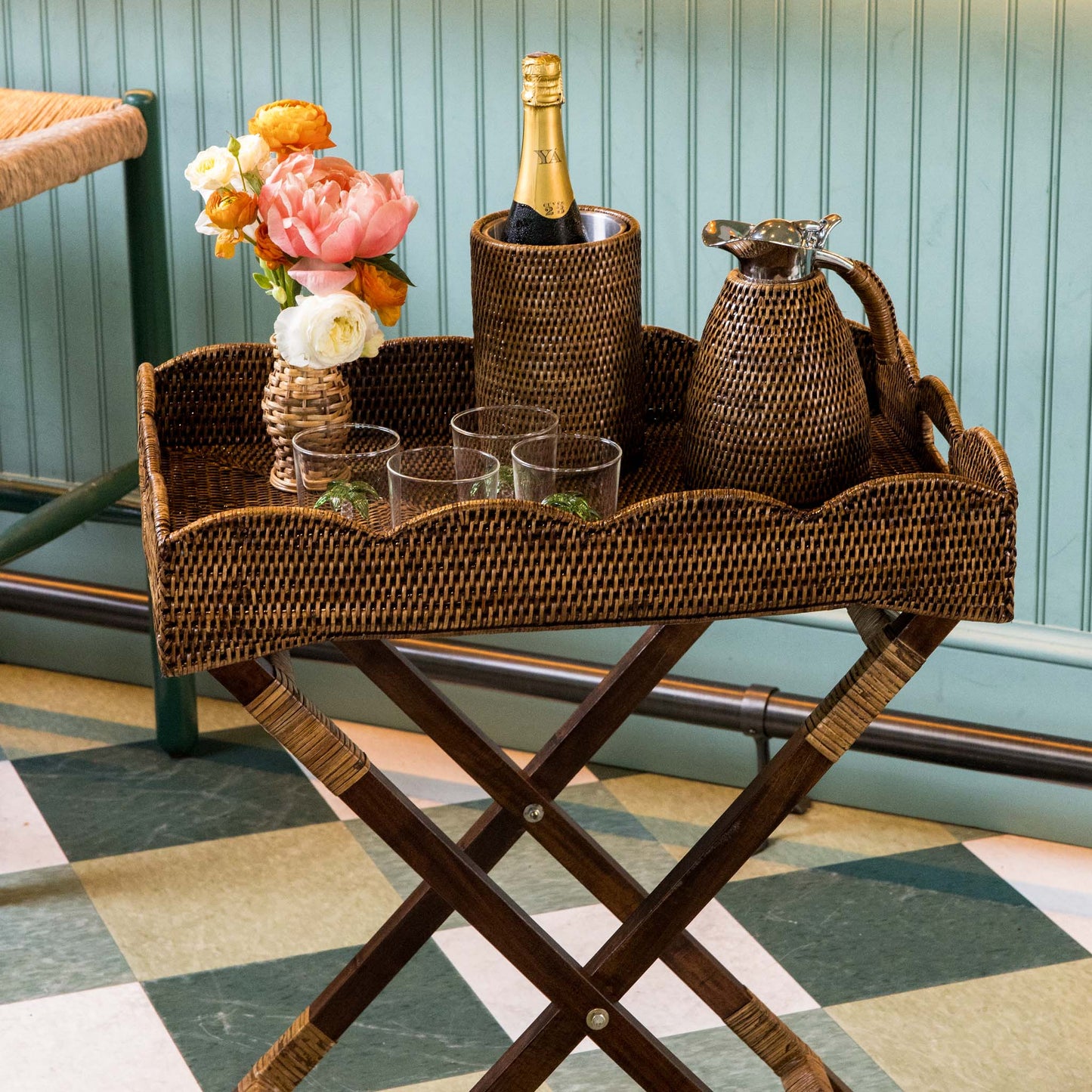 Thermos in rattan marrone scuro