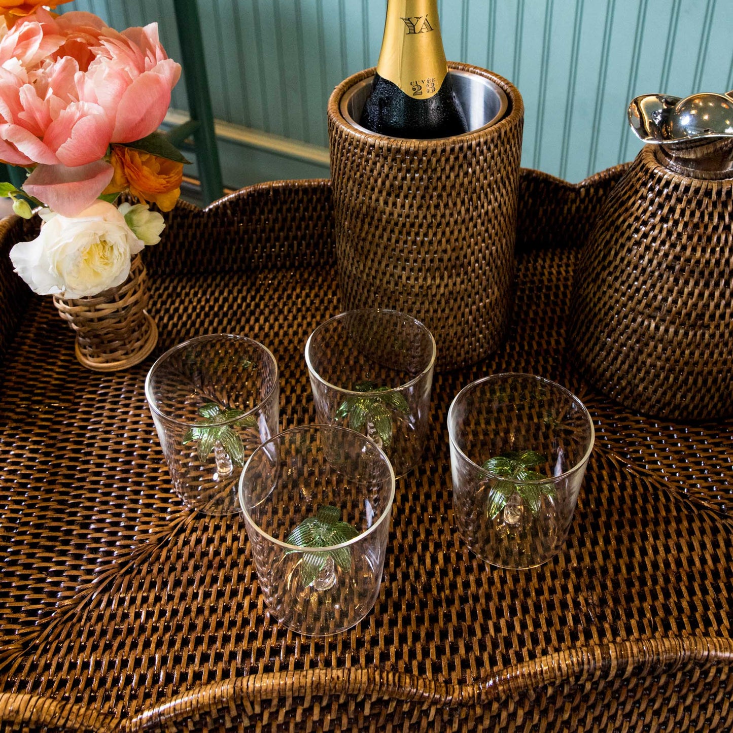Vassoio in rattan marrone scuro