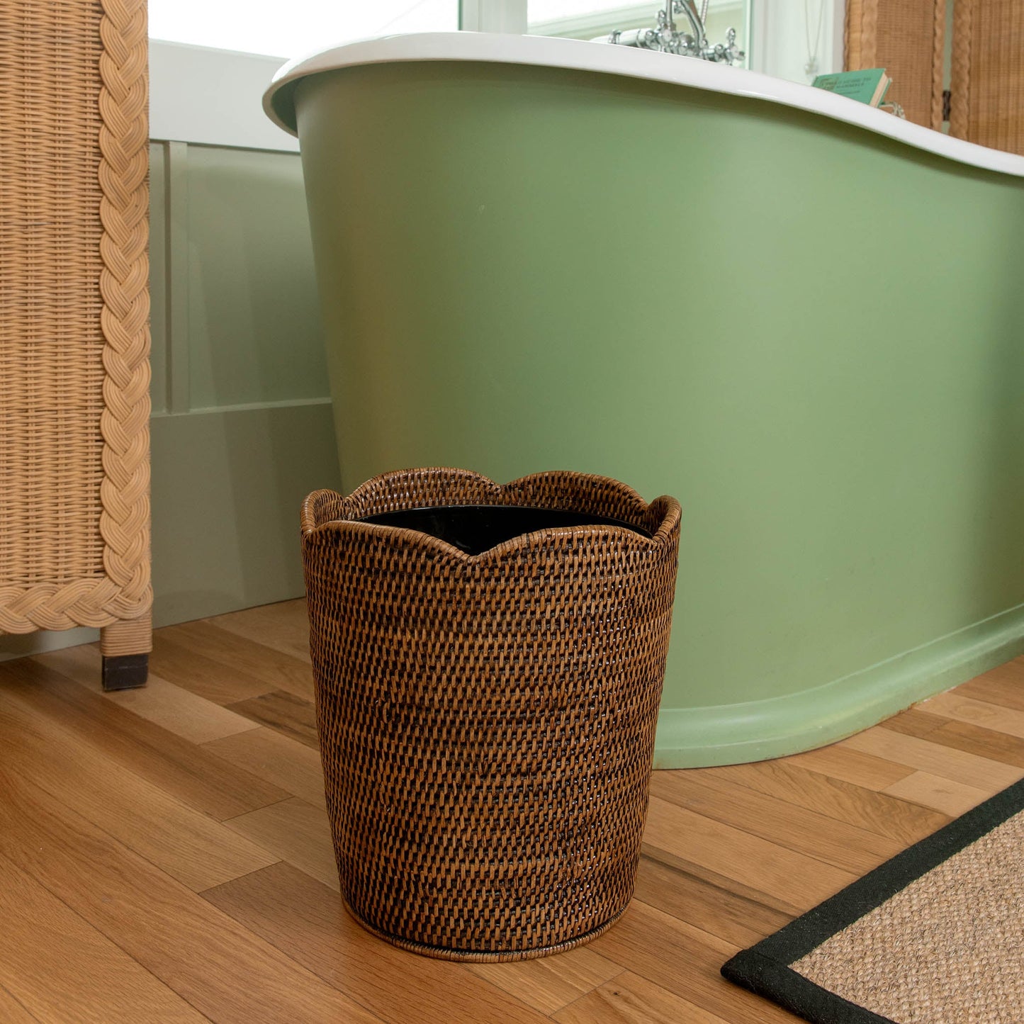 Cestino in rattan marrone scuro