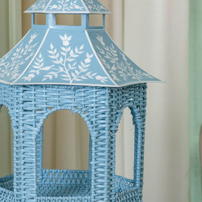 Supporto a pagoda a due livelli in rattan e tole blu