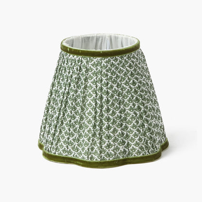 Lampada da parete ricaricabile in bambù con paralume in loto olivastro (18 cm)
