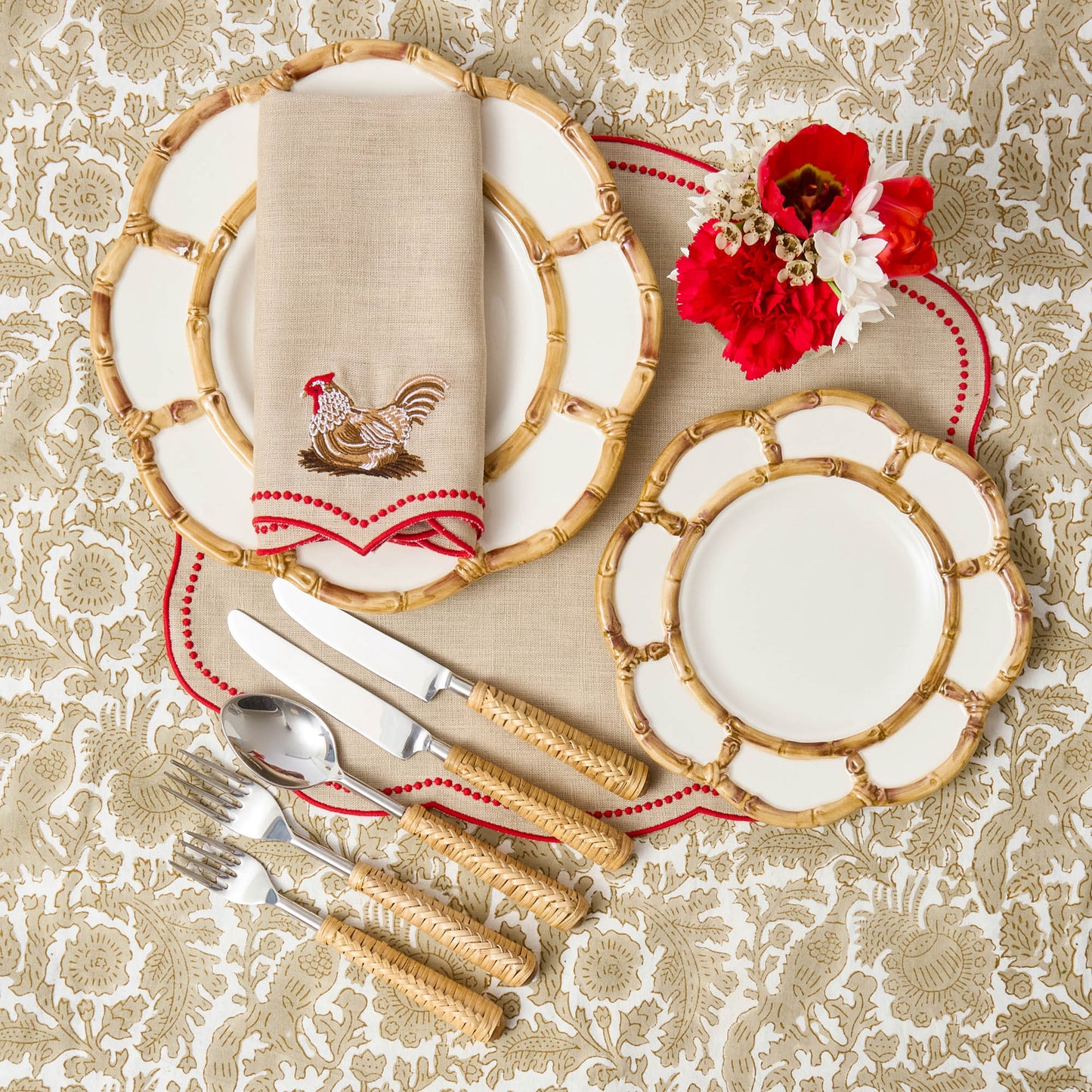 Tovagliette Eloise Putty e Red Linen e tovaglioli Henrietta Hen (set da 4)