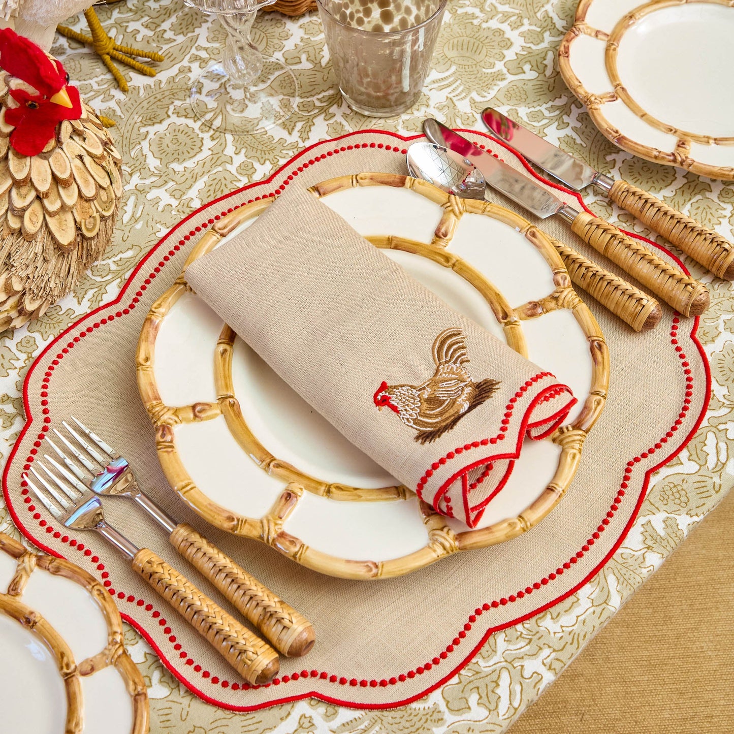 Tovagliette Eloise Putty e Red Linen e tovaglioli Henrietta Hen (set da 4)