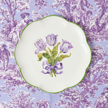 Piatto di antipasti con tulipani viola